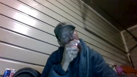 Snapshot of elwooood7 chatting on November 8, 11:43 am elwooood7 online show from November 8, 11:43 am