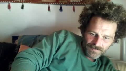 Snapshot of elyjahoye chatting on October 13, 9:26 pm elyjahoye online show from October 13, 9:26 pm