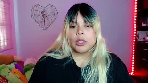 Snapshot of elymoon chatting on November 20, 8:52 pm Ely online show from November 20, 8:52 pm