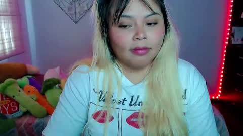 Snapshot of elymoon chatting on December 4, 9:34 pm Ely online show from December 4, 9:34 pm