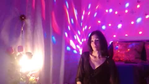 Elisa online show from October 4, 6:28 pm