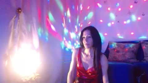 Elisa online show from November 18, 6:45 pm