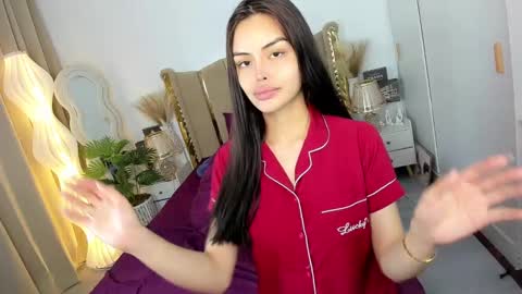 Snapshot of elyshunter chatting on January 19, 7:15 pm ElysHunter the girl will hunt you online show from January 19, 7:15 pm