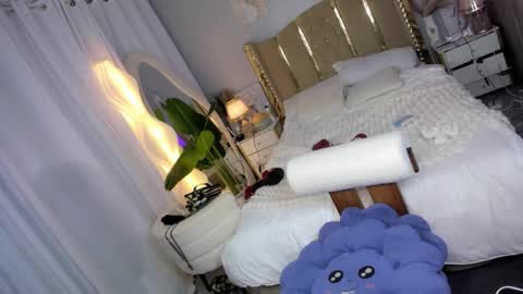 Snapshot of elyshunter chatting on November 25, 12:05 pm ElysHunter the girl will hunt you online show from November 25, 12:05 pm