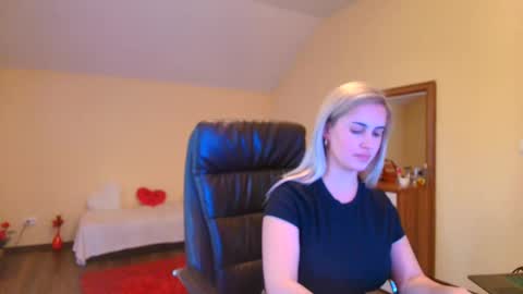 elysia3333 online show from October 28, 11:47 am