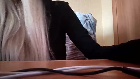 Snapshot of elza_com chatting on October 24, 7:16 am Elza Kom online show from October 24, 7:16 am