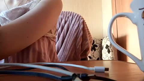 Snapshot of elza_com chatting on December 1, 5:45 am Elza Kom online show from December 1, 5:45 am