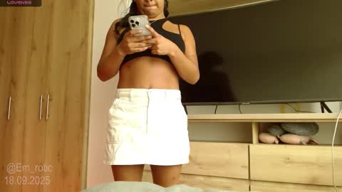 Snapshot of em_rotic chatting on September 18, 5:15 pm Emilia  online show from September 18, 5:15 pm