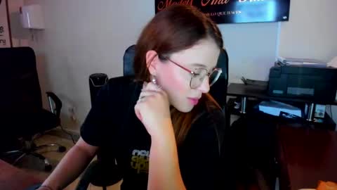 Snapshot of ema_04 chatting on February 25, 4:46 am Estefany Martinez Acua INSTAGRAM ema 04oficial online show from February 25, 4:46 am