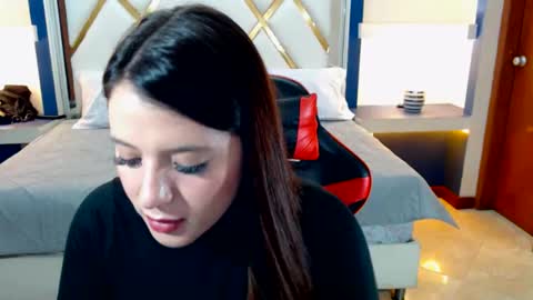 Snapshot of ema_04 chatting on October 25, 12:40 am Estefany Martinez Acua INSTAGRAM ema 04oficial online show from October 25, 12:40 am