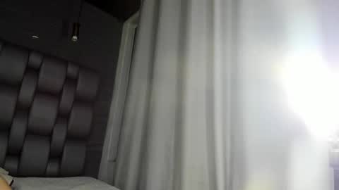 Snapshot of ema_grey1 chatting on November 27, 5:48 pm ema_grey1 online show from November 27, 5:48 pm