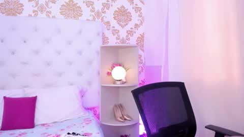 Ema Lambert  online show from January 12, 2:00 pm