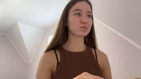 Snapshot of emberfamn chatting on November 5, 11:10 am Alina online show from November 5, 11:10 am