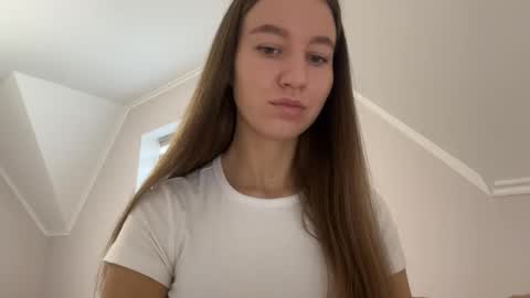 Snapshot of emberfamn chatting on November 9, 12:25 pm Alina online show from November 9, 12:25 pm