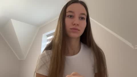 Snapshot of emberfamn chatting on November 12, 12:05 pm Alina online show from November 12, 12:05 pm