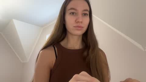 Snapshot of emberfamn chatting on November 18, 11:47 am Alina online show from November 18, 11:47 am