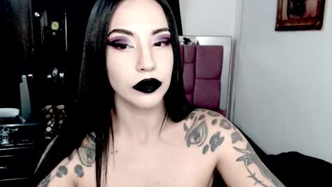 Snapshot of emearld_black chatting on November 23, 5:07 am Emerald Black online show from November 23, 5:07 am