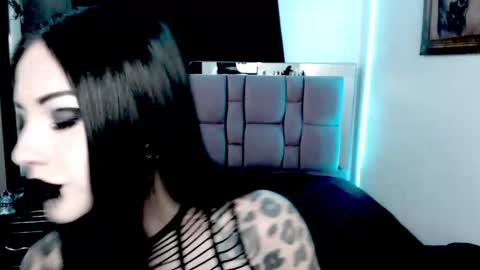 Snapshot of emearld_black chatting on November 26, 6:47 am Emerald Black online show from November 26, 6:47 am
