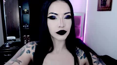 Emerald Black online show from January 7, 6:49 am