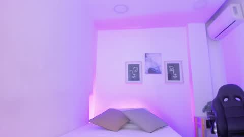 emelie_89 online show from January 14, 11:53 am