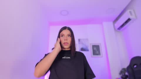 emelie_89 online show from February 3, 1:30 pm