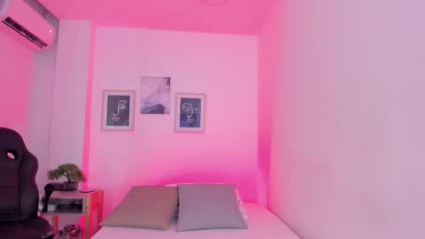 emelie_89 online show from February 11, 12:16 pm