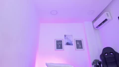 emelie_89 online show from February 19, 3:27 pm