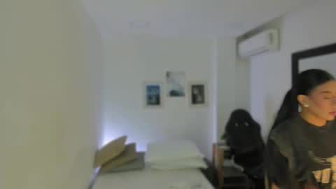 emelie_89 online show from October 23, 12:15 pm