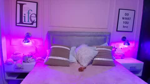 Snapshot of emelie_ch_ chatting on January 12, 11:28 am Emily  online show from January 12, 11:28 am