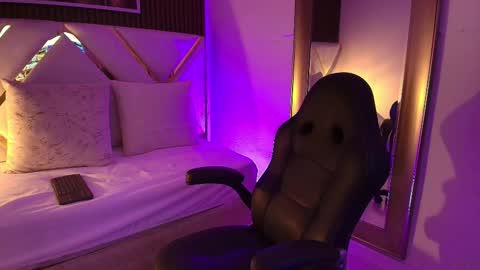 Emily  online show from January 16, 6:06 am