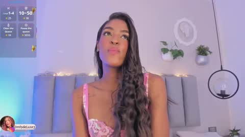 Snapshot of emely_deluxe chatting on September 18, 11:34 am Emely online show from September 18, 11:34 am