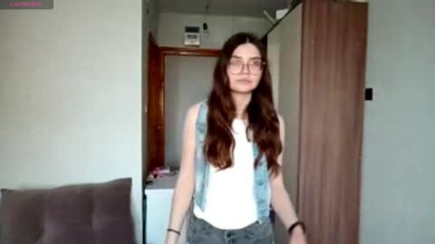 Snapshot of emelysimonson chatting on October 11, 9:41 am Stacy online show from October 11, 9:41 am