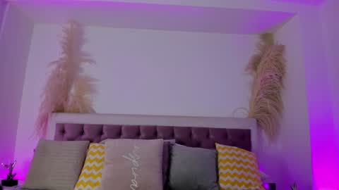 Snapshot of emelyy_carter chatting on December 19, 7:51 pm Emy online show from December 19, 7:51 pm