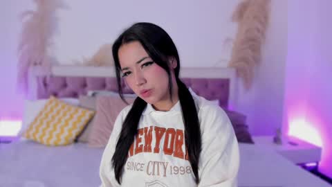 Snapshot of emelyy_carter chatting on January 8, 7:56 pm Emy online show from January 8, 7:56 pm
