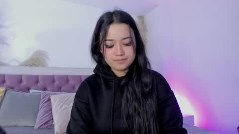 Snapshot of emelyy_carter chatting on February 13, 10:43 pm Emy online show from February 13, 10:43 pm
