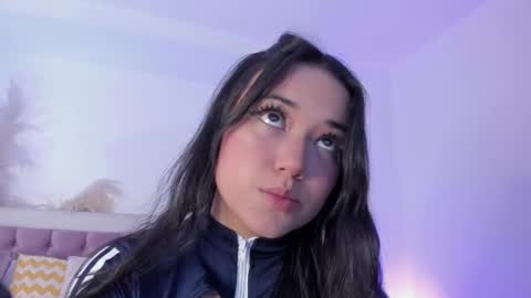 Snapshot of emelyy_carter chatting on February 17, 7:53 pm Emy online show from February 17, 7:53 pm