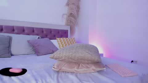 Snapshot of emelyy_carter chatting on March 6, 7:54 pm Emy online show from March 6, 7:54 pm