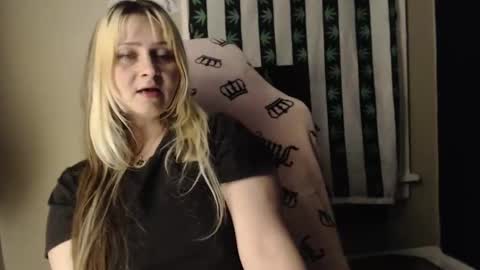 emeraldstrawberri online show from January 7, 7:55 am