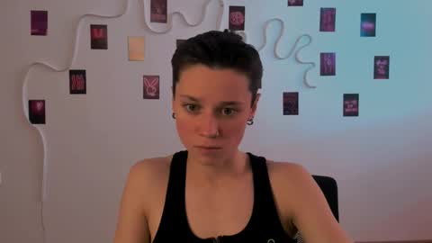 Snapshot of emi_fade chatting on March 4, 10:10 am emi_fade online show from March 4, 10:10 am