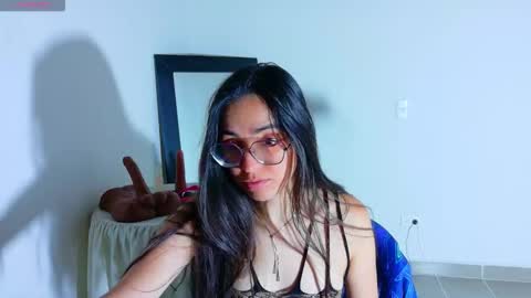 Snapshot of emi_roberts chatting on October 17, 5:43 am Emmily Roberts online show from October 17, 5:43 am