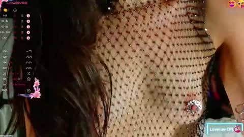 Snapshot of emi_roberts chatting on October 31, 6:03 am Emmily Roberts online show from October 31, 6:03 am