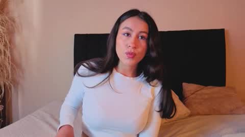 Emilia Gomez online show from October 9, 12:36 pm