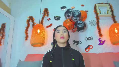 Snapshot of emiily_s chatting on October 29, 12:07 pm Emily online show from October 29, 12:07 pm