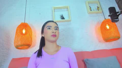 Snapshot of emiily_s chatting on November 6, 12:06 pm Emily online show from November 6, 12:06 pm