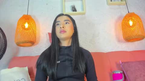 Snapshot of emiily_s chatting on November 10, 12:04 pm Emily online show from November 10, 12:04 pm