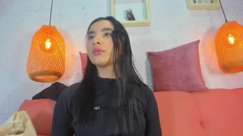 Snapshot of emiily_s chatting on November 11, 12:05 pm Emily online show from November 11, 12:05 pm