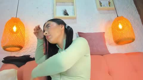 Snapshot of emiily_s chatting on November 24, 12:05 pm Emily online show from November 24, 12:05 pm