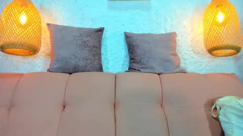 Snapshot of emiily_s chatting on December 2, 11:59 am Emily online show from December 2, 11:59 am