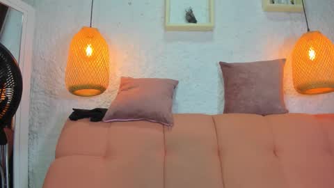 Snapshot of emiily_s chatting on December 3, 12:03 pm Emily online show from December 3, 12:03 pm