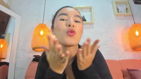 Snapshot of emiily_s chatting on December 4, 12:03 pm Emily online show from December 4, 12:03 pm